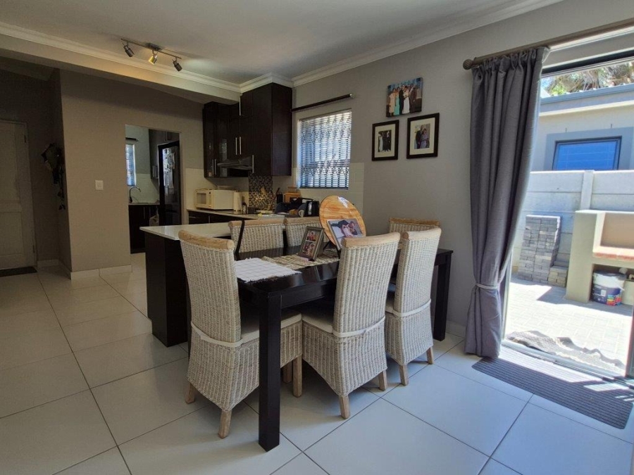 3 Bedroom Property for Sale in Uitzicht Western Cape